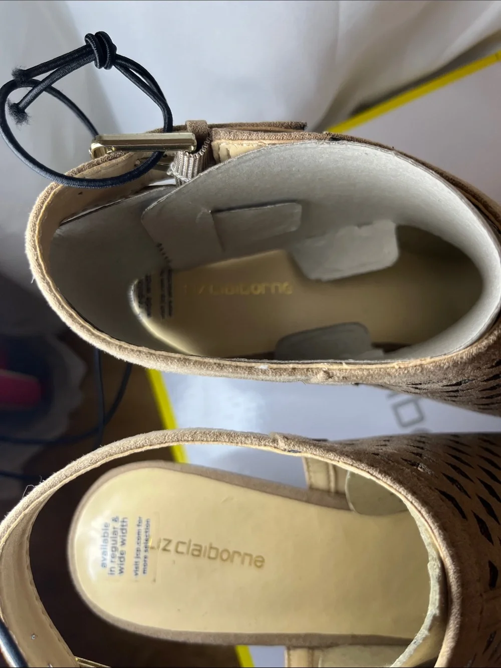 Liz Claiborne Gemma Putty Perforated Peep-Toe Block Heel Sandals Womens Size 9
